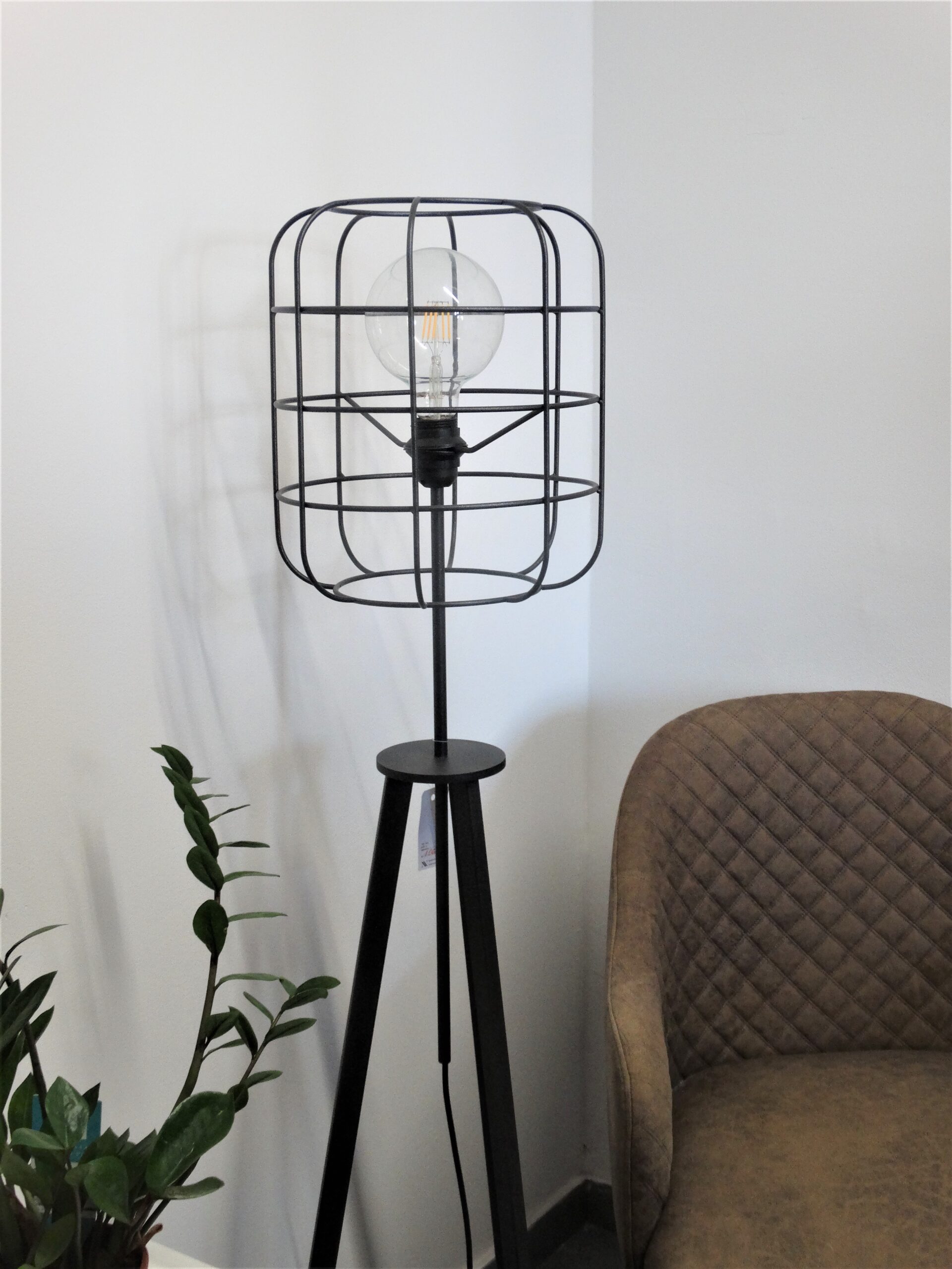 Cage podna lampa s bijelim metalnim kavezom