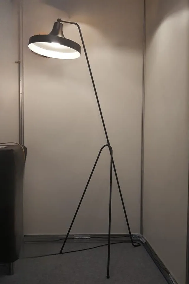 Lucy metalna podna lampa E27 Corda Lighting